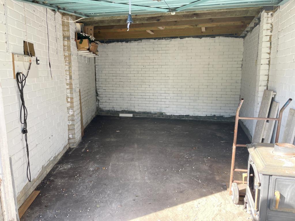 Lot: 133 - VACANT LOCK-UP GARAGE - 